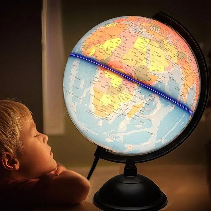 Địa cầu thế giới với đèn hiển thị sẽ là một món quà đặc biệt cho những học sinh yêu thích khoa học và địa lý. Bạn sẽ có thể nhìn rõ hơn các chi tiết về địa lý và học được về vị trí của các quốc gia trên toàn thế giới. Hãy khám phá và tìm hiểu hành tinh của chúng ta ngay hôm nay với địa cầu thế giới này.