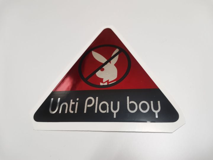 สติ๊กเกอร์ฟอยล์แดงวาว-ทรงสามเหลี่ยม-รูป-unti-play-boy-กระต่าย-playboy-ติดรถ-แต่งรถ-ประดับยนต์-sticker-สามเหลี่ยม-สวย-งานดี-หายาก-แดง-ดำ