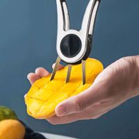 【LZ】☬卐▬  Descascador de frutas criativo Mango Cutting Knife Aço inoxidável Mango Splitter Coring Diced Peeling Tool Gadget de cozinha