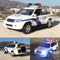 1:32รถ Toyota Prado X6 F150ตำรวจรถโลหะผสมรุ่น Patrol Wagon รถอะคูสติก SUV ดึงกลับสำหรับของเล่นเด็กจัดส่งฟรี