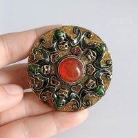 เครื่องเงินโบราณที่ละเอียดอ่อนฝังไพลินสีเหลืองสีแดงและสีเขียว Cabochon Cloisonne เข็มขัดลวดลายประดับขนาดเล็กมีกระดุม