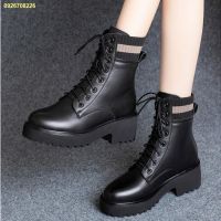 COD ️จัดส่งทันที️Martin boots women s 2022 ใหม่ รองเท้าบูทสั้น รองเท้าบูทแพลตฟอร์มผู้หญิง