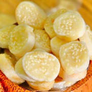 HCMKẹo dừa dứa non cuộn bánh tráng cocofarm hộp 300gr
