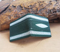 2 Fold Wallet Dark Green Diamond Stingray กระเบนหนามสีเขียวเหนี่ยวทรัพย์ สุดยอดของกระเป๋า Stingray ทรง US 2 พับสั้น