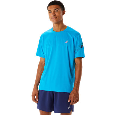 ASICS :  ICON SS TOP MEN RUNNING เสื้อ ผู้ชาย เสื้อ เสื้อคอกลม ของแท้  ISLAND BLUE/PERFORMANCE BLACK