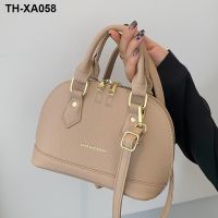 Small new tide female 2023 summer advanced texture design bag joker oblique satchel fashion mobile shell package