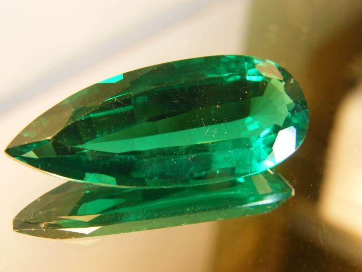 มรกต-พลอย-columbia-โคลัมเบีย-green-emerald-very-fine-lab-made-pear-shape-15x38-มม-mm-36กะรัต-carats-1-เม็ด-carats-รูปหยดน้ำ-พลอยสั่งเคราะเนื้อแข็ง