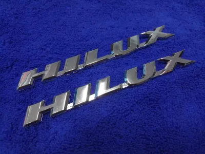 AD.โลโก้ HILUX ตัวเล็ก 1.6×16cm แพ็คคู่ 2ชิ้น
