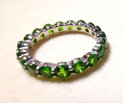 แหวนพลอยรอบ พลอยกรีนโครมไดออฟไซส์ Green Chrom Diopside พลอยแท้ พลอยหายาก พลอยราคาสูง ตัวแหวนเรือนเงินแท้ชุบทองคำขาว  ไซส์ 57 แหวนพลอยเท่ห์ ๆ