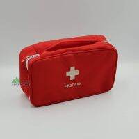 First Aid bag กระเป๋าพยาบาล กระเป๋าปฐมพยาบาล กระเป๋าพยาบาลฉุกเฉิน  สำหรับจัดเซตอุปกรณ์ทำแผลเล็ก ยาสามัญประจำบ้าน พกพาติดตัว ติดรถไว้ใช้ในยามฉุกเฉินได้ หรือไปแค้มปิ้งนอกบ้านก็ควรต้องมีติดตัว TKT Adventure shop ร้านขายของเดินป่า