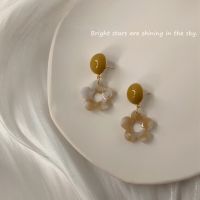 [COD] ifashion bright eyes factory design resin hollow plum blossom warm earrings ins new celebrity Korean version