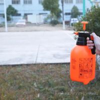 【CC】 2L Adjustable Hand-held Watering Can Gardening Sprayer Explosion-proof Bottle Car And Garden Cleaning