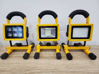 ไฟสปอร์ตไลท์LED 30W ปรับไฟได้ 3 จังหวะ ชาร์จไฟได้ พร้อมแบตเตอรี่3ก้อน LED FLOOD LIGHT Outdoor 30W