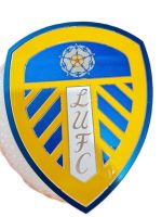 โลโก้ลีดส์ยูไนเต็ด Leeds United 30 * 24 cm เหล็กหนา 2.5 มิลลิเมตรแบบแขวนติดผนังพ่นสี 2K สีพ่นรถยนต์ภายนอกสวยงามคงทนไม่ลอกไม่ร่อนไม่เป็นสนิมติดตั้งง่ายติดตั้งได้ทั้งผนังปูนไม้เหล็กและอื่นๆเก็บได้ทั้งภายนอกภายในอาคารบ้านเรือน