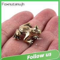 FOXNUTANUJH 3Pcs ทองเหลืองเบิ้ล รูปปั้นกบ เรโทร ขนาดเล็กมากๆ คางคกชาสัตว์เลี้ยง สร้างสรรค์และสร้างสรรค์ ทองแดงทองแดง กบรูปแกะสลัก เครื่องประดับเดสก์ท็อป