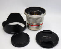 Samyang 12mm f2  สำหรับกล้องเซนเซอร์ APS-C สำหรับ Fuji X mount  F-Stop กว้างสุดที่ 2.0 ทำให้เราสามารถถ่ายในที่แสงน้อยได้ดี  ระบบโฟกัสเป็นแบบหมุนมือ ไม่มีระบบไฟฟ้าบนตัวเลนส์   การโฟกัสเป็นแบบ IF (Internal Focusing) เวลาโฟกัสใกล้สุดถึงไกลสุด จะไม่มีหน้าเลนส