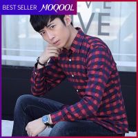 เสื้อเชิ้ตลายสก๊อต MOQOOL สำหรับผู้ชายแขนยาวฉบับภาษาเกาหลีสลิมฟิตเสื้อผ้าซับในแฟชั่นป้ายลำลองและเสื้อสวมด้านนอกเอนกประสงค์สำหรับผู้ชายและคนหนุ่มสาว