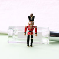 （HOT) R Art Nutcracker เข็มกลัดทหารเคลือบวอลนัททหารชุดหุ่นเข็มกลัดเข็มกลัดเครื่องประดับในสต็อก