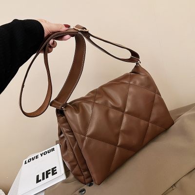 【CW】 HOCODO Thick Leather Crossbody 2022 New Shoulder Capacity Messenger Warm Women  39;S