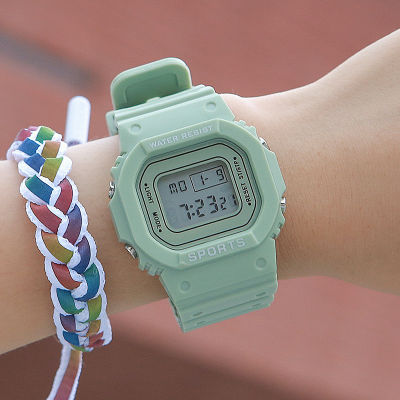 ขายร้อน Matcha สีเขียวสี่เหลี่ยมชายและหญิงคู่ LED นาฬิกาอิเล็กทรอนิกส์มัลติฟังก์ชั่นักเรียนนาฬิกากันน้ำเรืองแสงขายส่ง