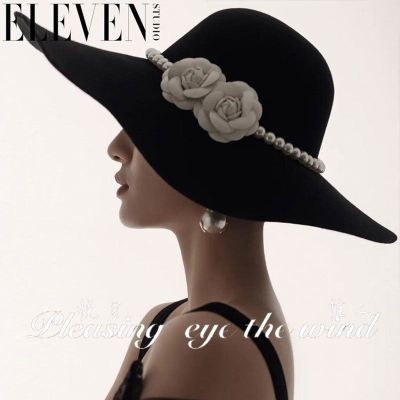 หมวกหมวกปีกหมวกสีดำขนาดใหญ่สไตล์ฝรั่งเศสสำหรับเจ้าสาวแบบใหม่หมวกสไตล์อังกฤษสีดำแบบหรูหรา Audrey Hepburn