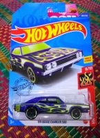 Hotwheels 69 , 71 - 67 Dodge Charger 500