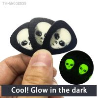 ✻♈ﺴ 5pcs 0.71mm Luminous Guitar Picks Rock Alien Luminous Plectrum Celluloid Acoustic Electric Guitar Mediator Accessories