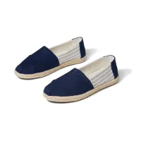 TOMS รองเท้าลำลองผู้หญิง แบบสลิปออน (Slip on) รุ่น Alpargata Seasonal Navy University Stripes รองเท้าลิขสิทธิ์แท้