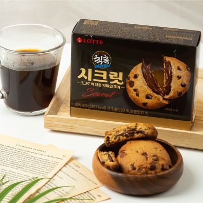 ล๊อตเต้ ขนมเกาหลี ชิคช็อก คุ๊กกี้ ช็อกชิพ สอดไส้ ช็อกโกแลต (แบบกล่อง) lotte chick choc secret 칙촉 시크릿 240g