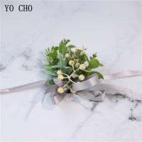 YO CHO ดอกไม้ประดับเจ้าบ่าว Corsages ผลเบอร์รี่สีเขียวสีขาวพืชยูคาลิปตัสเทียมใบเข็มสนอุปกรณ์ตกแต่งปาร์ตี้แบบชนบท