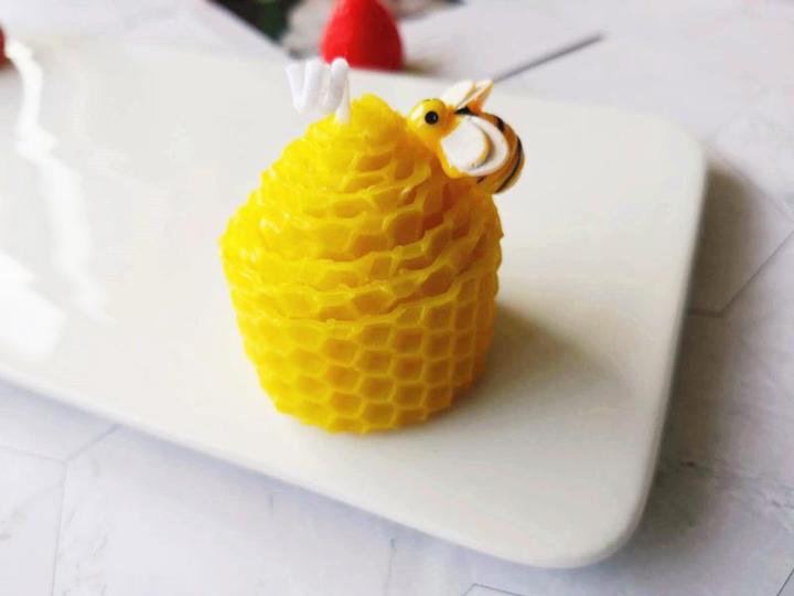 3d-bee-honey-fragrance-candle-yellow-honey-bee-wax-pure-round-base-handmade-honeycomb-candle