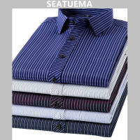 SEATUEMA เสื้อลายทาง เสื้อเชิ้ตผู้ชายพรีเมี่ยมแบบใหม่ เสื้อเชิ้ตแขนยาวลาย ธุรกิจเสื้อผ้าลำลองผ้าฝ้ายสีขาวนิ้ว