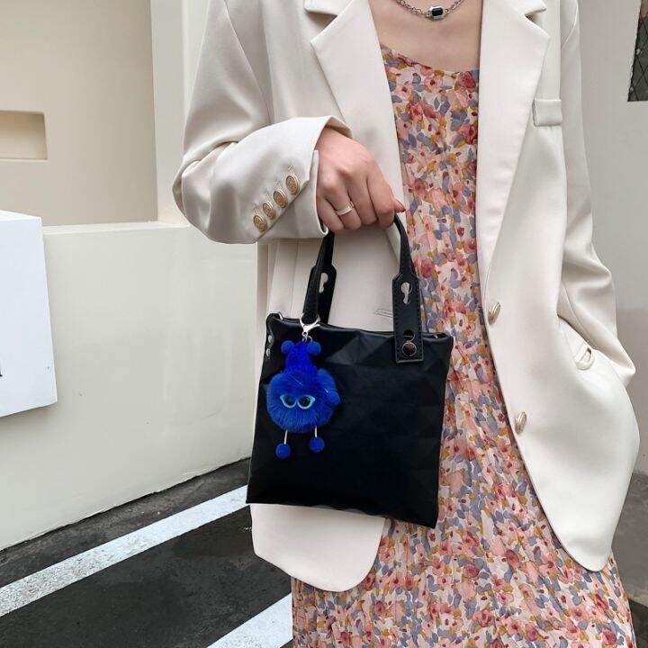 han-edition-of-fashion-handbags-female-hand-carry-ling-lattice-bucket-bag-2022-new-niche-sense-of-texture-senior-one-shoulder-inclined-shoulder-bag