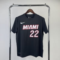 เสื้อยืดแขนสั้นพิมพ์ลายชดเชยพ่อบ้านจิมมี่ Miami Heat ผู้ชาย-ดำ/ขาว