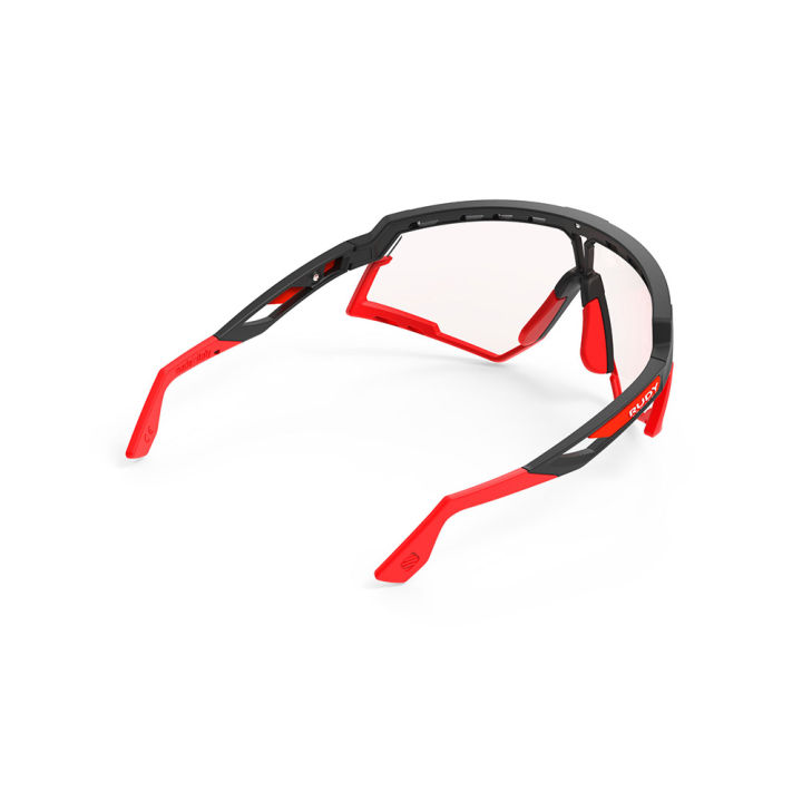 แว่นกันแดด-rudy-project-defender-black-impactx-photochromic-2-red-แว่นกันแดดเลนส์ปรับสีอัตโนมัติ-แว่นกันแดดสปอร์ต-แว่นกีฬา-แว่นเท่ๆ-technical-performance-sunglasses