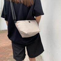 ◎ 2022 New Uniqlo To Men And Women Lovers Fashion Super Joker Bag Shoulder Bag Zipper Nylon Fabric Bag สามารถจับคู่ได้ตลอดทั้งปี