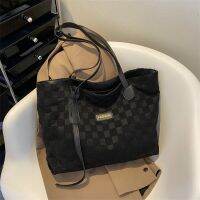 [COD] Large-capacity plaid bag womens 2022 autumn new fashion commuter shoulder popular simple casual tote