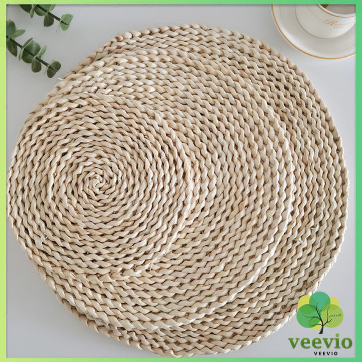 veevio-แผ่นรองหม้อสานจากต้น-กก-วัสดุธรรมชาติ-ที่รองจาน-รองแก้ว-สานทรงกลม-corn-husk-woven-placemat