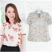 Narinari : NT2376 Notch Neckline Floral Blouse เสื้อทำงานแต่งกระดุมมุก