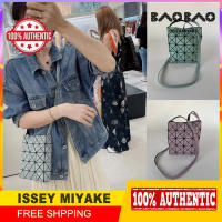 100% Bao Issey Miyake Lucent กระเป๋าสะพายข้างฟรอสต์กระเป๋าถือประดับเพชรข้ามร่างกายแพคเกจแฟชั่นโทรศัพท์มือถือผู้หญิงระดับสูงแพคเกจสไตล์ใหม่ของกระเป๋าสะพายไหล่กับ Gussets มีการออกแบบที่เรียบง่าย