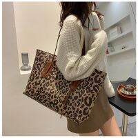 【jw】◈∋  2023 New Leopard Print Large Size Handbag Female Capacity Shoulder Trend Texture Commuter Handheld Tote