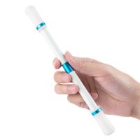 ปากกาเจลกลิตเตอร์ส่องสว่าง Led หมุนได้สีดำและสีขาวปากกาสำหรับควงแบบมืออาชีพปากกาสำหรับควง1ชิ้นสำหรับผู้เริ่มต้น