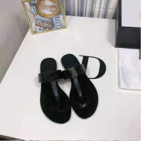 2023 Summer New Type Herringbone Flip flop Womens External Wear Pinch Toe Flip flop Flat Bottom Round Head Cool Flip Metal Buckle