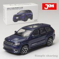 JKM 1/64 Jeep Grand Cherokee Trackhawk 2019รถโลหะผสม Diecast โมเดลการดูดซับแรงกระแทกรถของเล่นโมเดลของขวัญเพื่อน