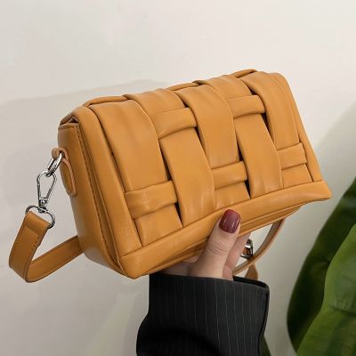 [COD] design bag female 2023 new Messenger versatile ins simple shoulder square
