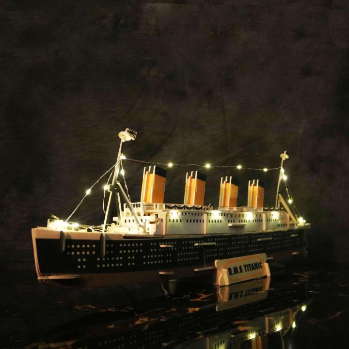 Đồ chơi lắp ráp gỗ 3D Mô hình Tàu  Titanic - Tặng kèm Đèn LED trang  trí 