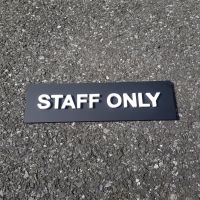 ป้าย STAFF ONLY ป้ายพลาสวูด ติดตัวอักษรพลาสวูด สวย ป้ายติดผนัง staff only signage