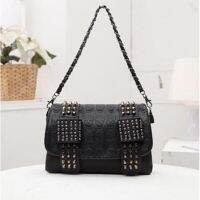 Yogodlns Rivets Skull Pattern Messenger Bags Vintage Punk Messenger Pouch Single Shoulder Black