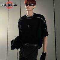 KYUSHUAD เสื้อยืดแขนแขนสั้นคอกลมชายหล่อเสื้อยืดออกแบบโลหะแข็ง