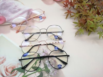 แว่นตากรองแสงสีฟ้า ถนอมสายตา ทรงสวย ทันสมัย มีของที่ไทย รุ่น-5652